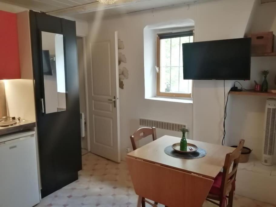 Petit Studio Au Coeur D'Uzes Apartment Екстериор снимка
