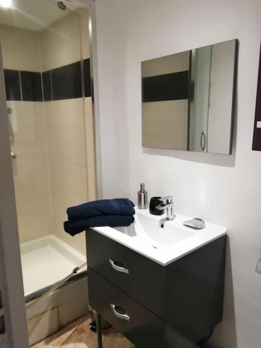 Petit Studio Au Coeur D'Uzes Apartment Екстериор снимка